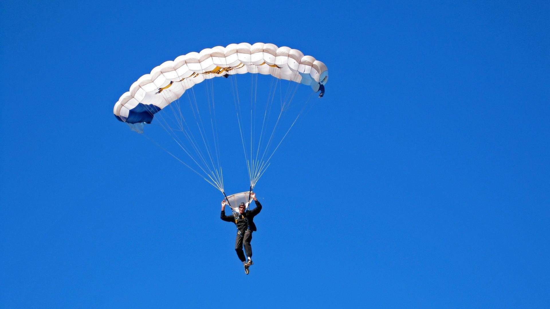 _钢铁城市攀岩节:挑战未来城市天际线_,城市天际线金刚石海岸